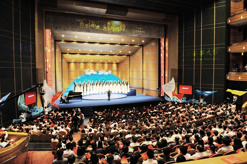 2009年10月15日，上海海事大學(xué)百年校慶專場(chǎng)演出在上海大劇院舉行。