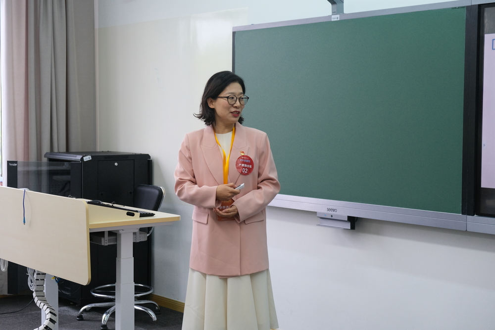 信息工程學院楊華老師作現場匯報
