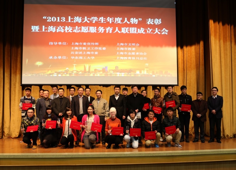 后排右四為唐樹源同學