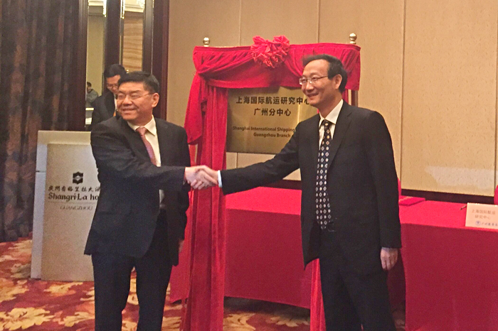 黃有方校長、常敏局長、王舒平書記為泛珠國際航運創(chuàng)新研究院揭牌