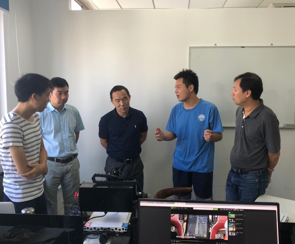 王海威副校長一行參觀學(xué)生創(chuàng)業(yè)企業(yè)