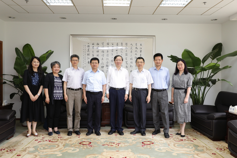 九三學社上海市委主委錢鋒一行來校調研