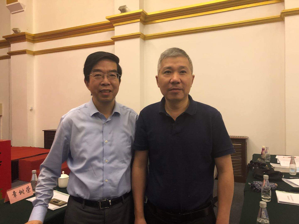 章學(xué)來教授（右一）當(dāng)選為副理事長