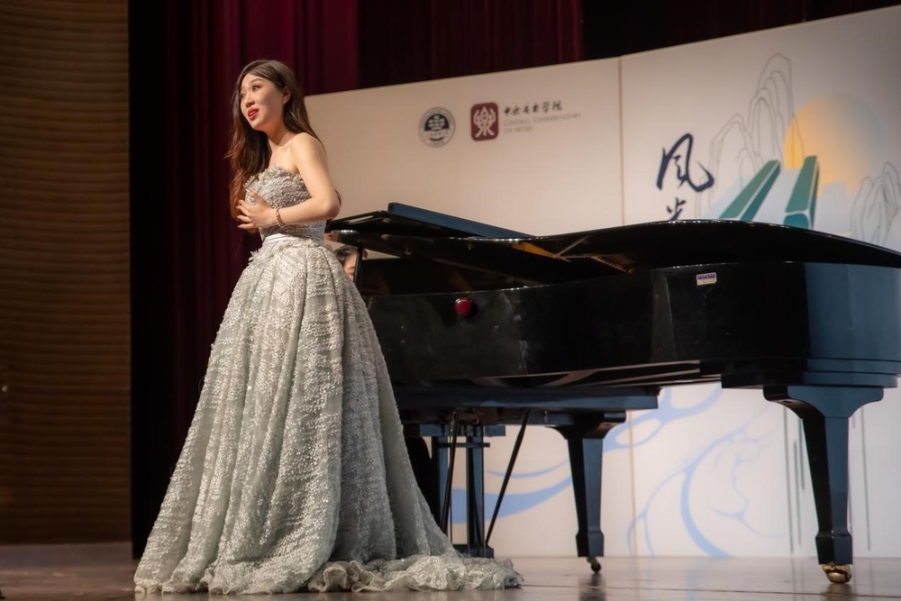 抒情女高音賀旎文演唱曲目《思鄉》