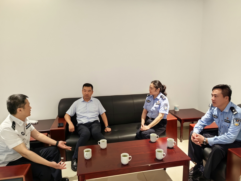 圖1 在自貿區臨港新片區公安處交流