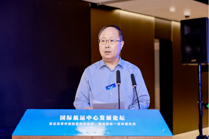 上海市人大監察和司法委員會主任陸衛東致辭