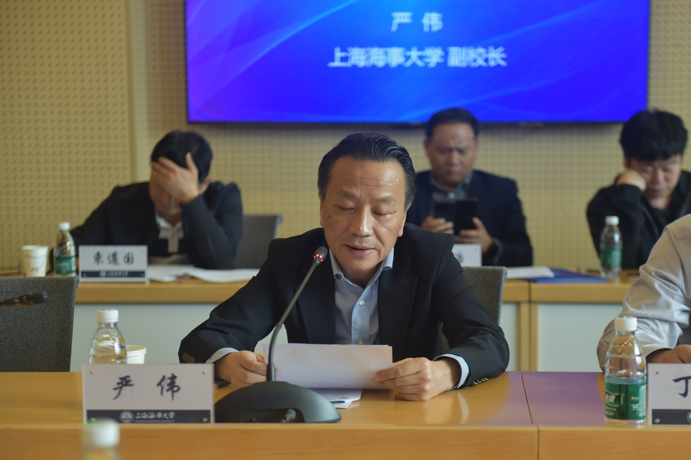 副校長嚴偉致辭