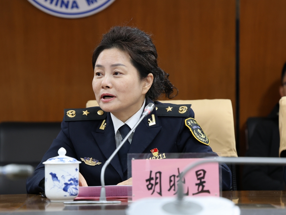 上海海事局工會主席、直屬機關黨委副書記、紀委書記、二級巡視員胡曉昱致辭