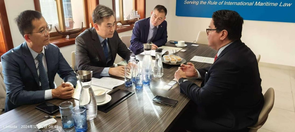 與國際海商法學院院長諾曼?A?馬丁內斯?古鐵雷斯教授座談交流