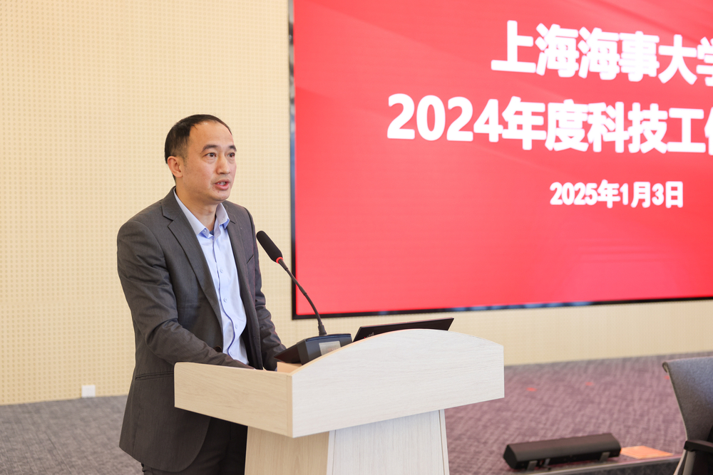 教師代表海洋科學與工程學院熊志鑫交流發言