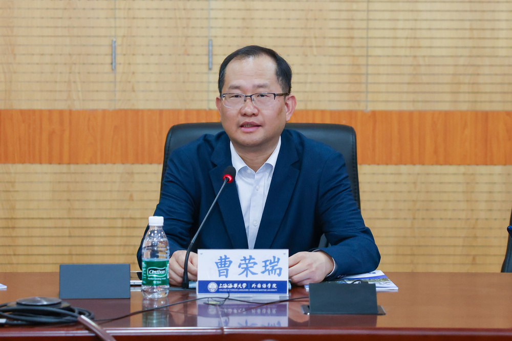 學(xué)校黨委副書記曹榮瑞致辭