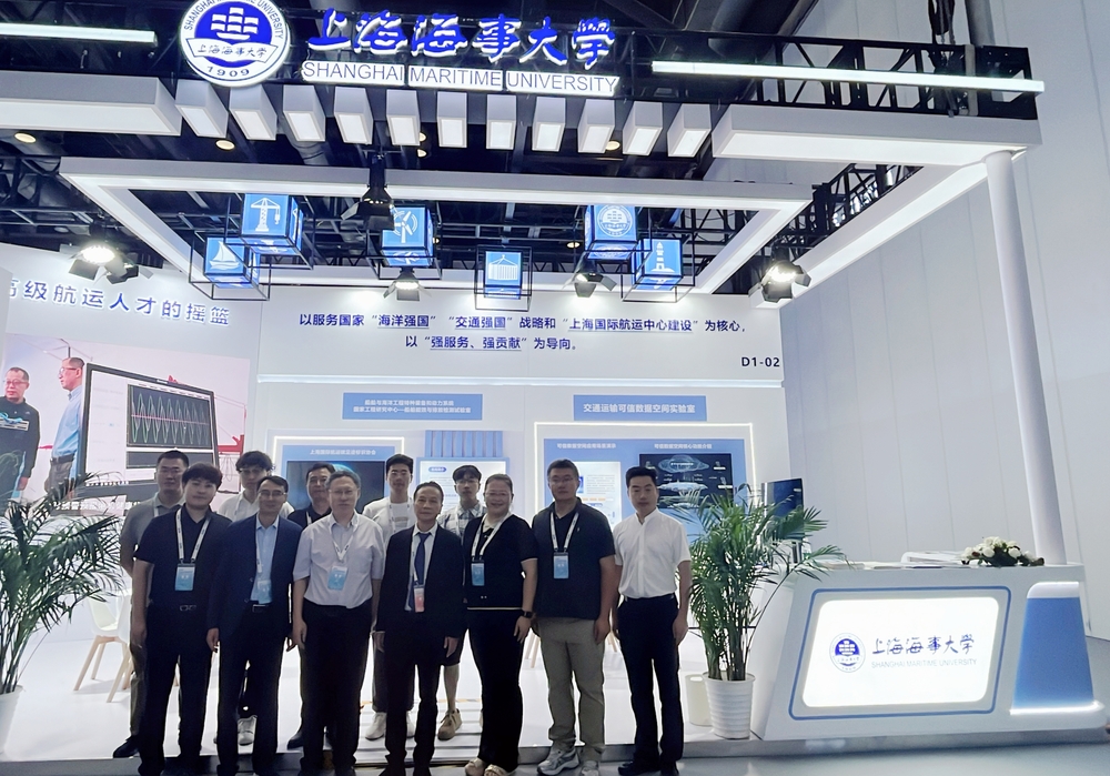 上海海事大學科技成果展覽團隊合影