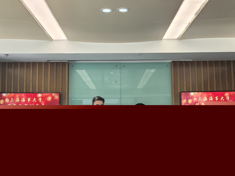 初北平向歐陽海鵬校友頒發捐贈鳴謝牌