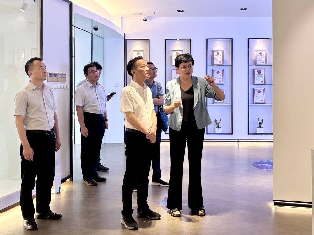 參觀東華大學科技成果展示館