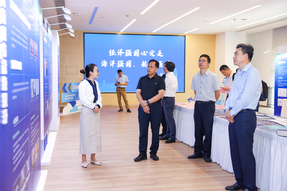 參觀航科樓科研成果展區