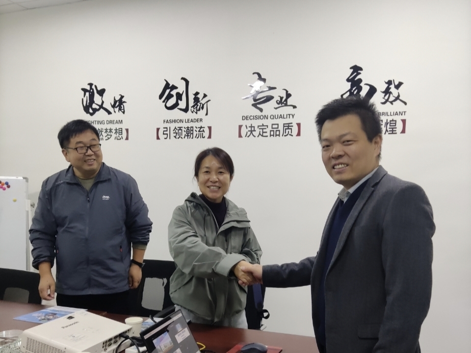 何敏參與高校交流訪談合影