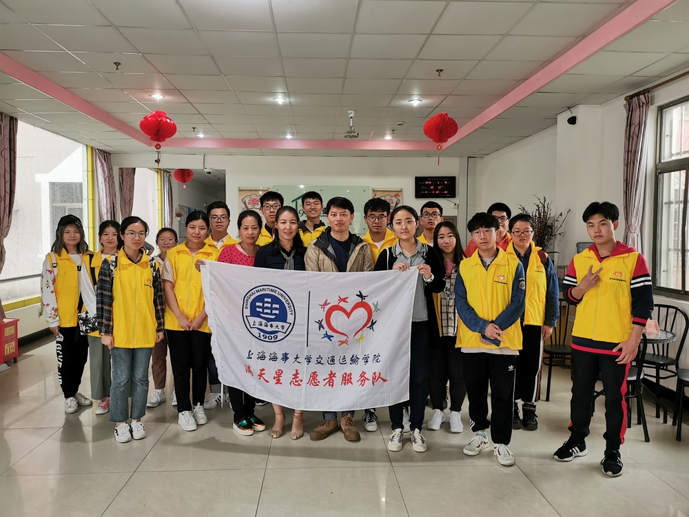 劉建老師組織滿天星志愿者服務隊前往鄰港養(yǎng)護院開展助老服務