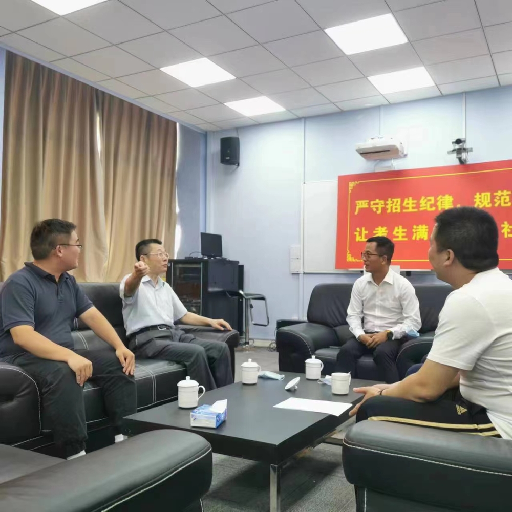 陸靖校長看望學校招生錄取一線工作人員