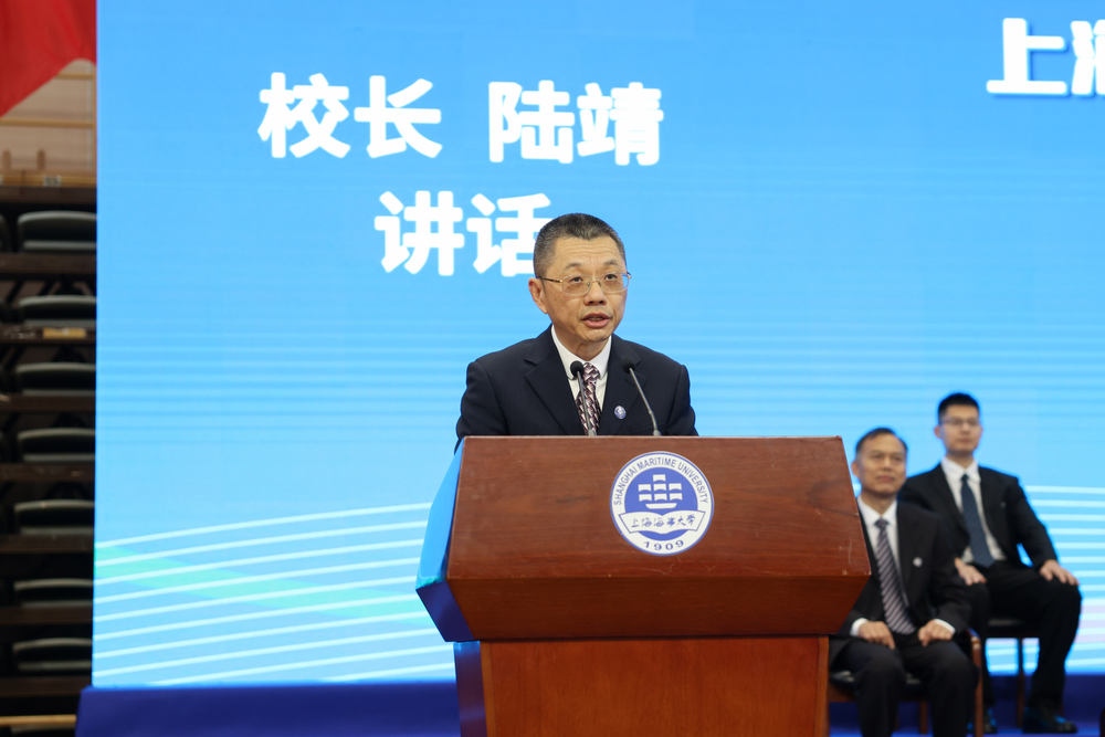 陸靖發(fā)表演講