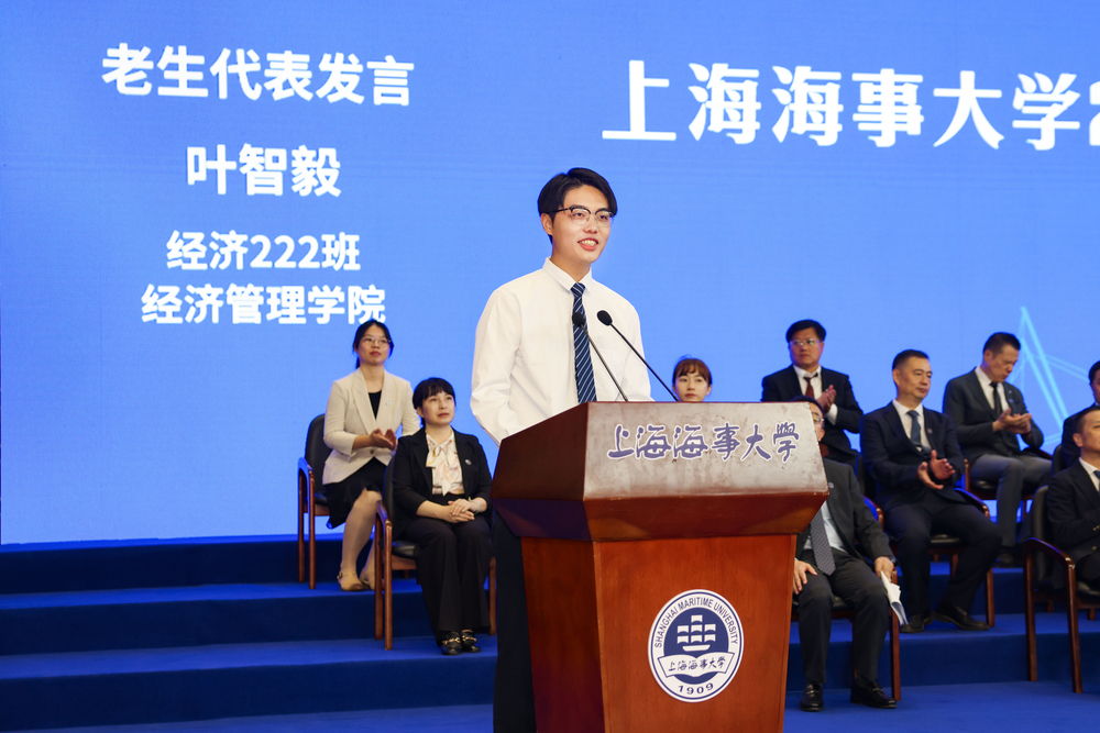 經濟管理學院經濟222班葉智毅代表老生發言