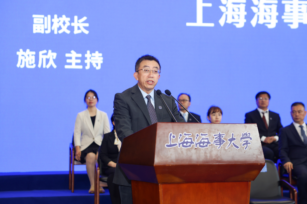 施欣副校長主持開學典禮