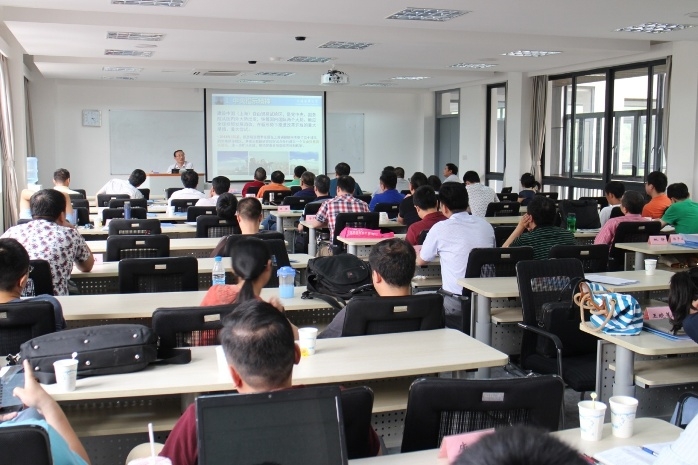 黃有方校長給EMBA12學員做自貿區物流講座