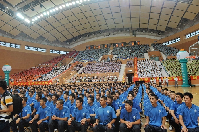 2010年9月13日，2010級新生開學典禮在臨港新校體育館舉行