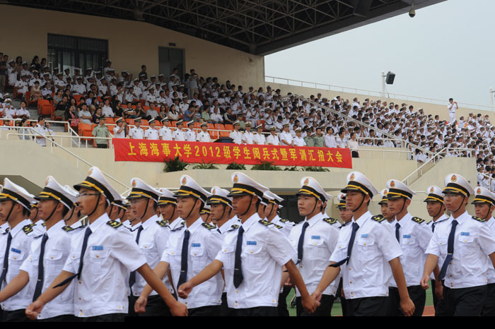 2012年9月21日上午，2012級本科新生閱兵式暨軍訓匯報大會在南區體育場舉行