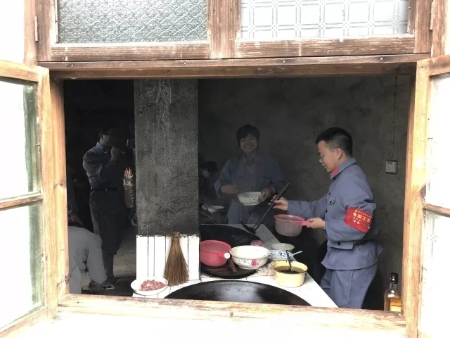 在老鄉(xiāng)家感受軍民魚水情