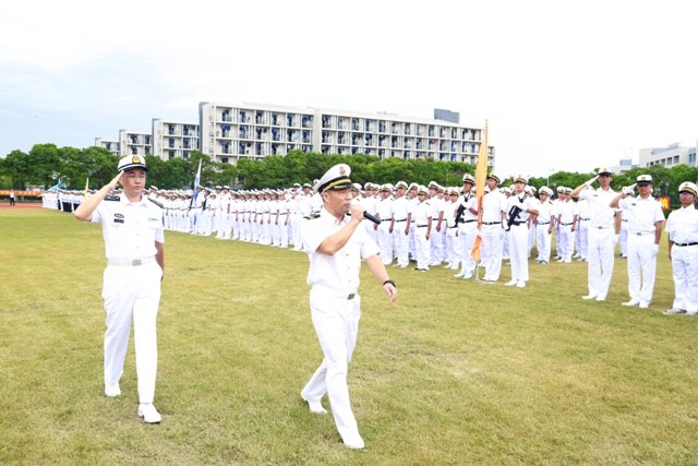 副校長王海威檢閱方隊