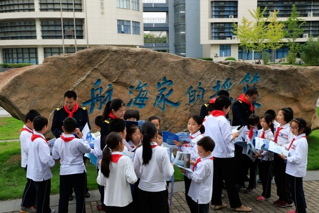 在“兒童大學”知識的海洋里盡情遨游，快樂成長