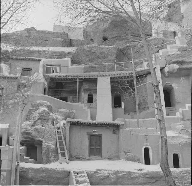 高窟第194-200窟地段-洞窟加固前現狀-1956年