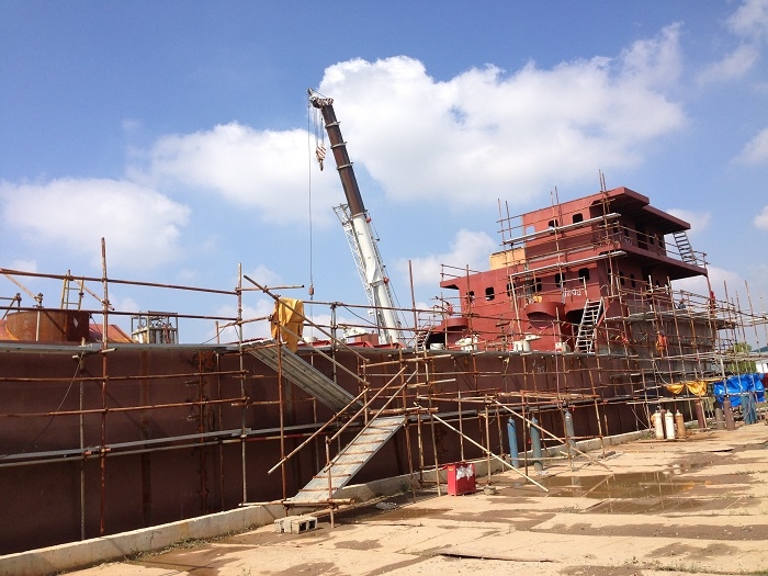 2014年進(jìn)行模擬船建造及配套工程建設(shè)（現(xiàn)場(chǎng)建造場(chǎng)景）