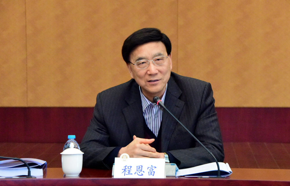 中國社會科學院學部委員、馬克思主義學部主任程恩富作報告