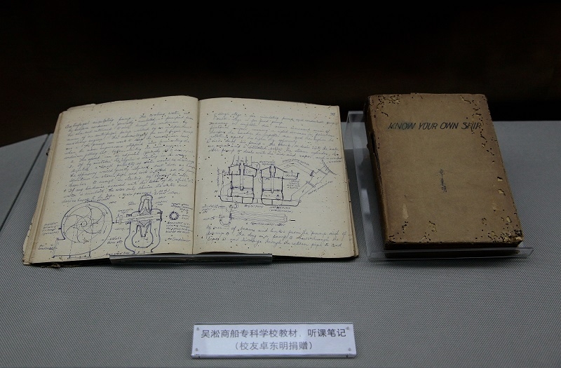 卓東明學長的筆記和教材，現存于我校校史館
