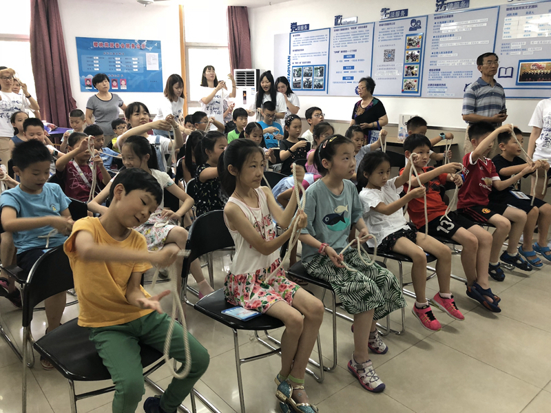 小朋友們在上課