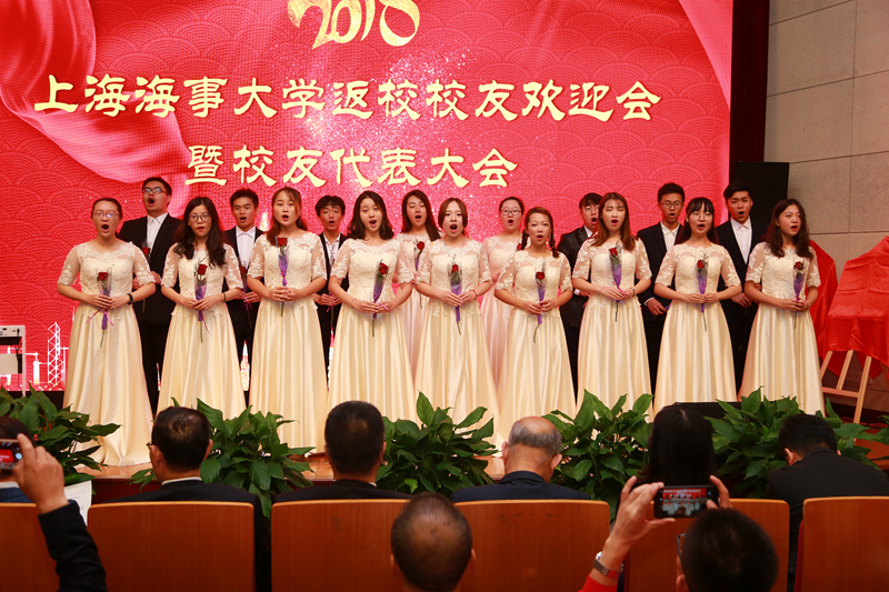 學生合唱團深情獻唱《思念》