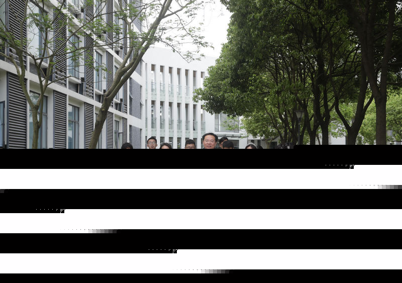 和同學們在一起