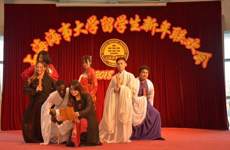 留學(xué)生表演的話劇《頌賢》