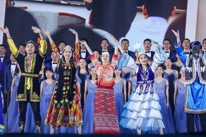 合唱：《破浪向前》演唱：學(xué)生合唱團(tuán)、少數(shù)民族學(xué)生代表、外國(guó)留學(xué)生代表