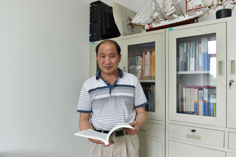 趙剛老師辦公室接受采訪近照