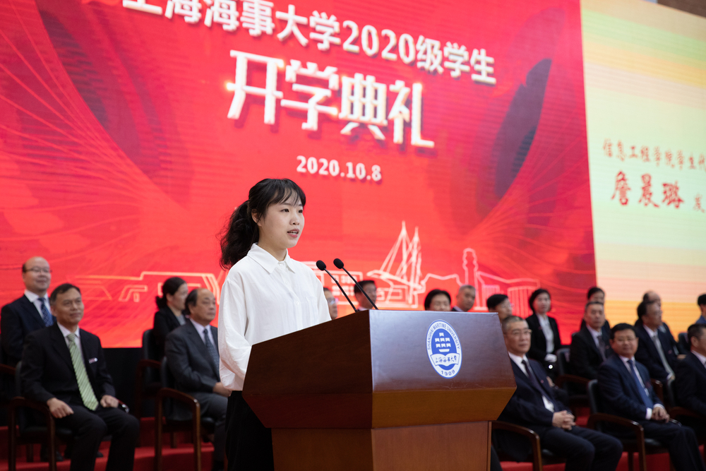 老生代表、信息工程學(xué)院通信工程專業(yè)171班詹晨璐發(fā)言