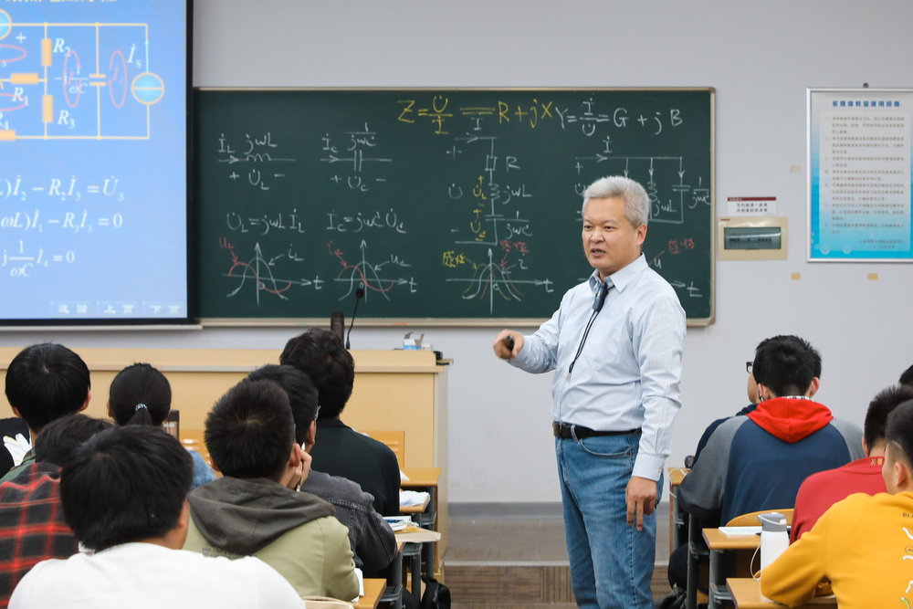 王潤新老師在課堂上