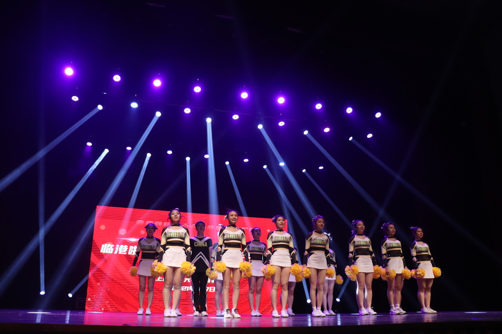 大學(xué)啦啦操展演