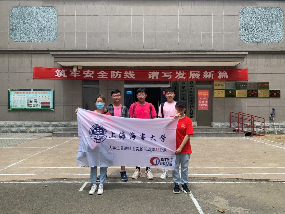 “濟海”實踐隊隊員們參觀革命歷史陳列館