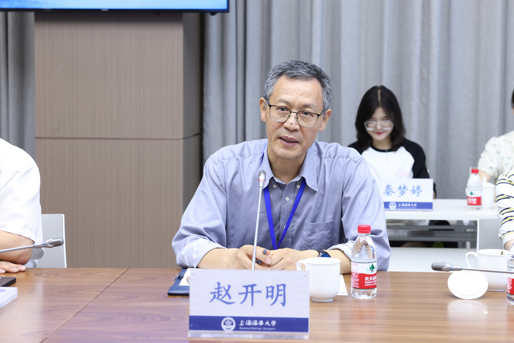 加拿大羅瑞爾大學趙開明教授在研討會上發言
