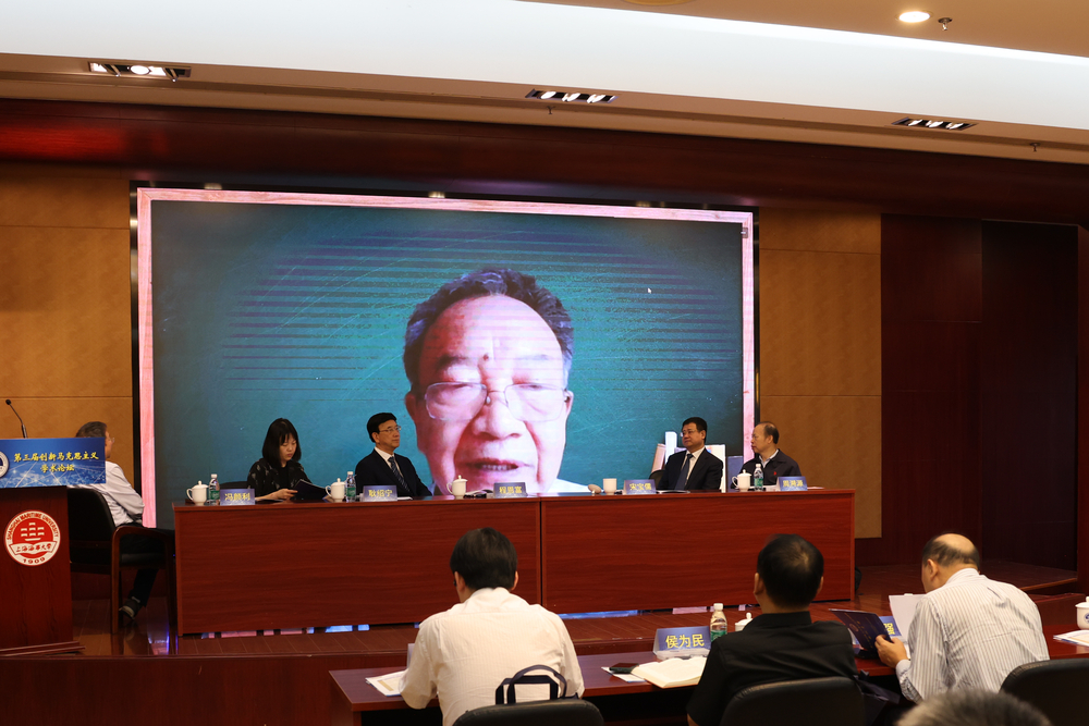 論壇主席李慎明線上致辭