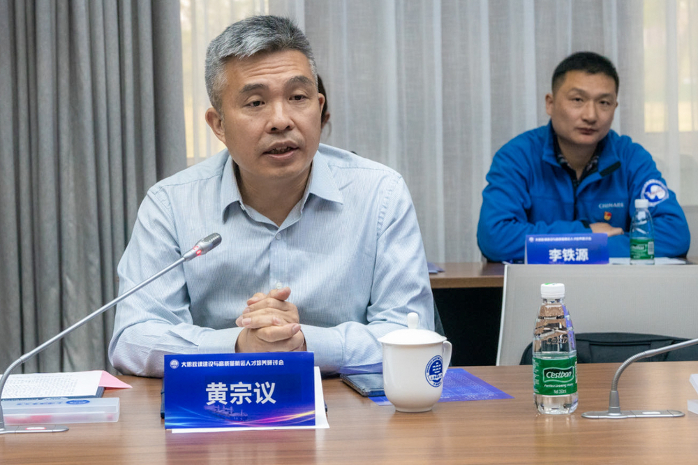泉州校友會秘書長黃宗議作交流發言