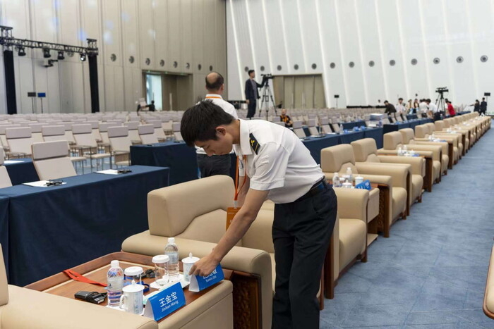 滴水湖航運(yùn)大會志愿者協(xié)助完成會務(wù)工作
