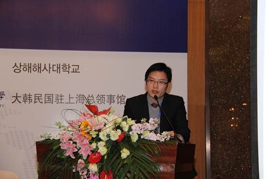 上海國際航運研究中心國際市場分析部張永鋒副主任發表演講：世界集裝箱運輸市場中短期展望和中韓合作方案 